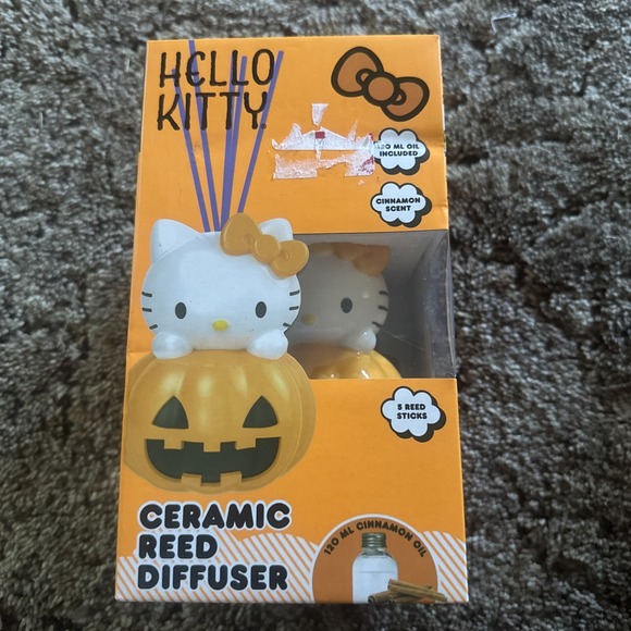 Hello Kitty Halloween Pumpkin Ceramic Reed Diffuser - Picture 1 of 6